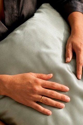 Funda de almohada de seda Brume de soie - Verde salvia - 50 x 70 cm