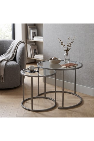 2 tables gigognes en verre - 60 x 60 x 43 cm/42 x 42 x 39 cm