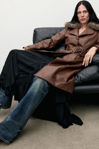 Manteau en cuir synthétique avec col en fausse fourrure - Marron