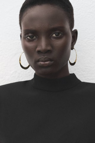 Robe à découpes avec ornement métallisé - Noir