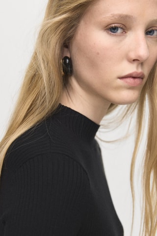 Pull asymétrique avec boutons - Noir