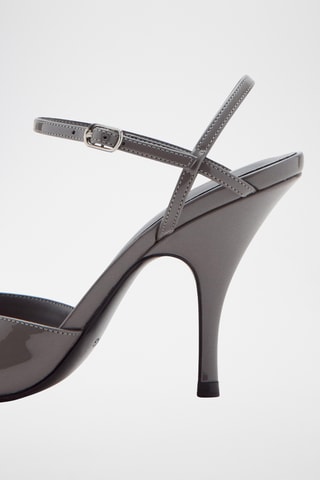 Chaussures vernies à talon - Gris