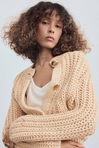 Cardigan maille épaisse boutons bijoux - Beige