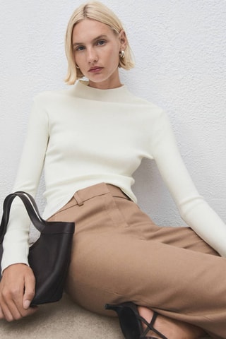 Pull cintré à col cheminée - Écru