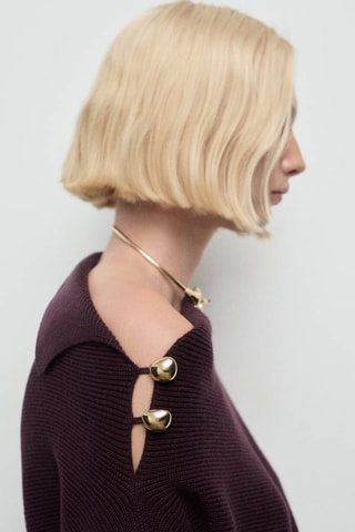 Pull à col asymétrique avec boutons bijoux - Bordeaux