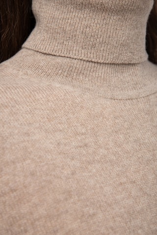 Camisola 100% caxemira, 2 fios - Gola subida. - Bege