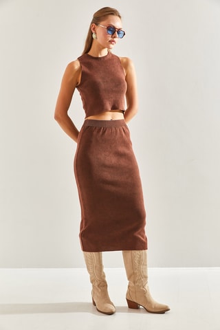 Crop top y falda midi de tiro alto - Marrón