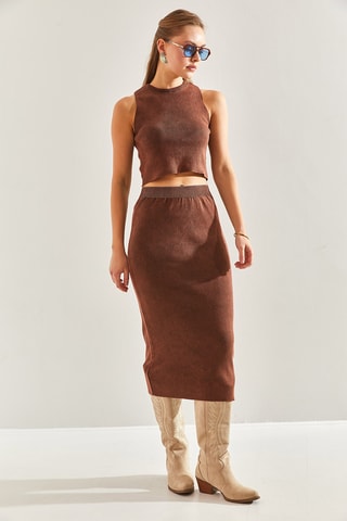 Crop top y falda midi de tiro alto - Marrón
