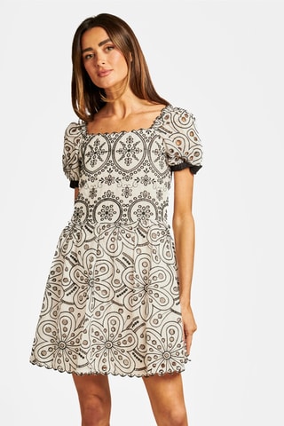 ##Robe patineuse en broderie anglaise - Blanc et noir