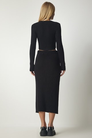 Crop top y falda midi de talle alto - Negro