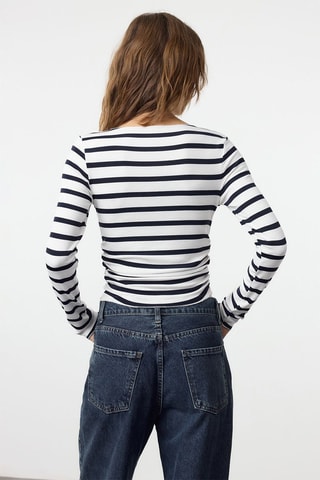 Top - Blanco y azul