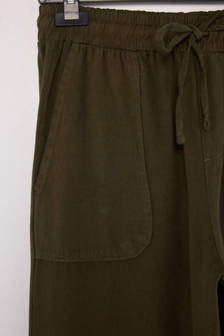 Pantalón straight. - Caqui