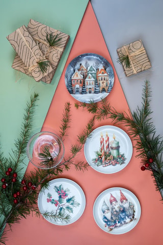4 assiettes en porcelaine - 15 cm