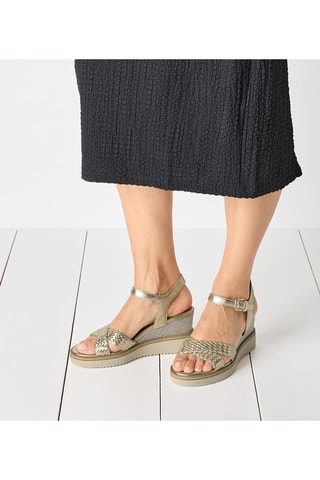 Sandales compensées en cuir - Doré