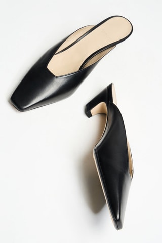 Mules à talons en cuir de veau Cal - Noir