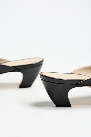 Mules à talons en cuir de veau Cal - Noir