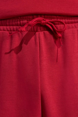 Short regular Essentials - Rouge