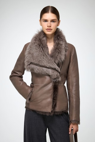 Casaco slim em shearling - Bege