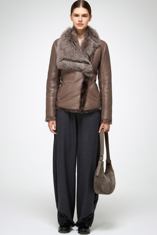 Casaco slim em shearling - Bege
