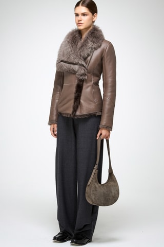 Casaco slim em shearling - Bege
