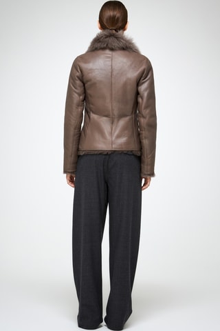 Casaco slim em shearling - Bege