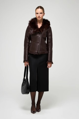 Casaco slim em shearling com capuz - Vermelho