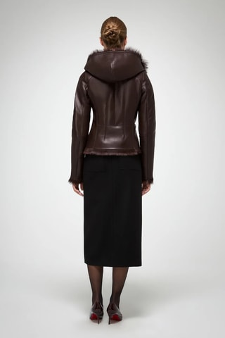 Casaco slim em shearling com capuz - Vermelho