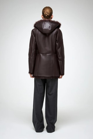 Sobretudo slim em shearling com capuz - Vermelho