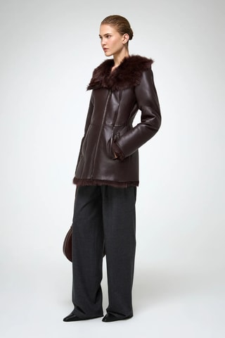 Sobretudo slim em shearling com capuz - Vermelho