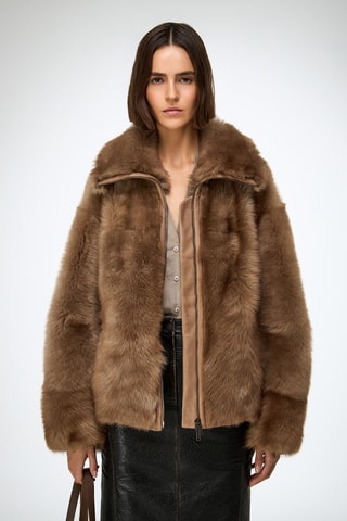 Casaco relaxed em shearling - Castanho