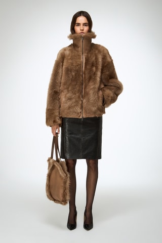 Casaco relaxed em shearling - Castanho