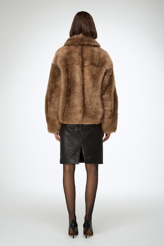 Casaco relaxed em shearling - Castanho