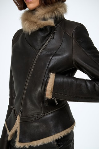Casaco slim em shearling - Castanho-escuro