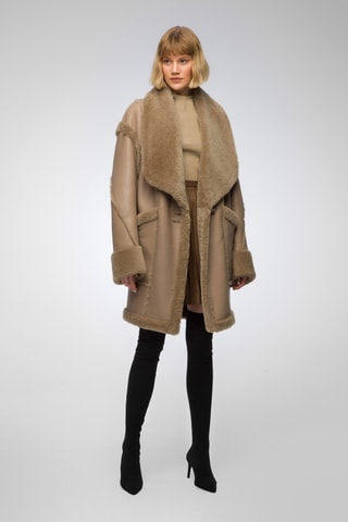 Casaco regular em shearling - Castanho