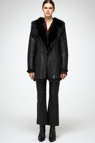 Sobretudo slim em shearling com capuz - Preto