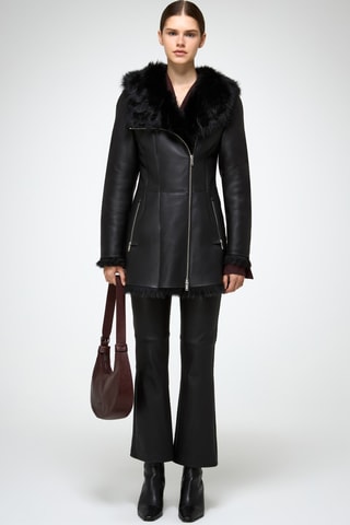 Sobretudo slim em shearling com capuz - Preto