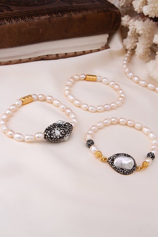 3 pulseras - Bañado en oro fino amarillo y perlas cultivadas