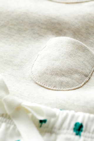 Camiseta y pantalón - Beige