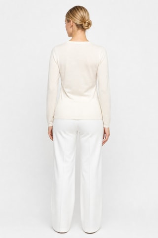 Jersey 35 % cachemir, 35 % seda y 30 % lana - Cuello de pico. - Beige