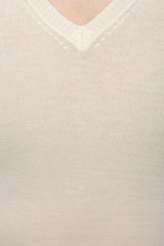 Jersey 35 % cachemir, 35 % seda y 30 % lana - Cuello de pico. - Beige