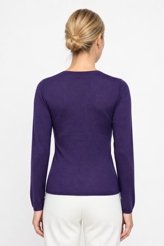Jersey 35 % cachemir, 35 % seda y 30 % lana - Cuello de pico. - Violeta