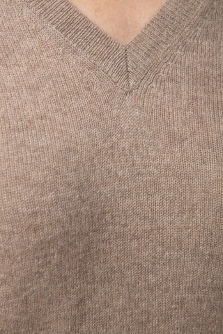 Jersey 100 % cachemir, 2 hilos - Cuello de pico. - Beige