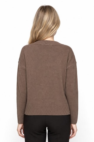 Jersey 77 % lana, 20 % cachemir y 3 % alpaca - Cuello de pico. - Camel