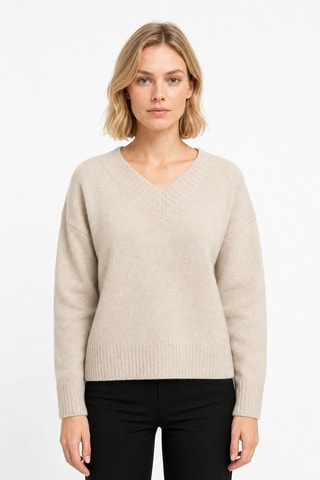 Jersey 77 % lana, 20 % cachemir y 3 % alpaca - Cuello de pico. - Beige