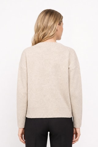 Jersey 77 % lana, 20 % cachemir y 3 % alpaca - Cuello de pico. - Beige