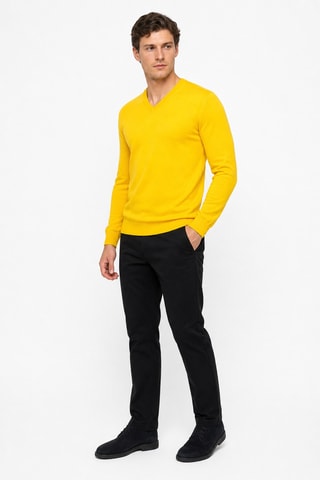 Jersey 50 % lana y 50 % acrílico - Cuello de pico. - Amarillo
