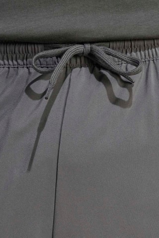 Short d’entraînement regular Essentials - Gris foncé