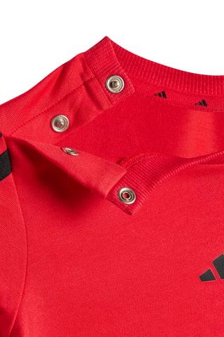 T-shirt regular et short regular d’entraînement Essentials - Noir et rouge