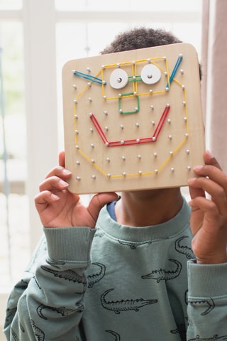Géoplanche en bois - 69 pièces - Dès 4 ans