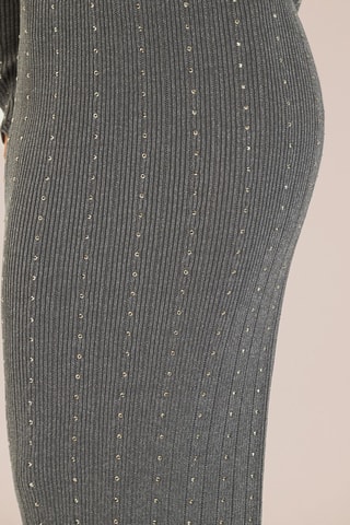 Lange rok met hoge taille. Donkergrijs